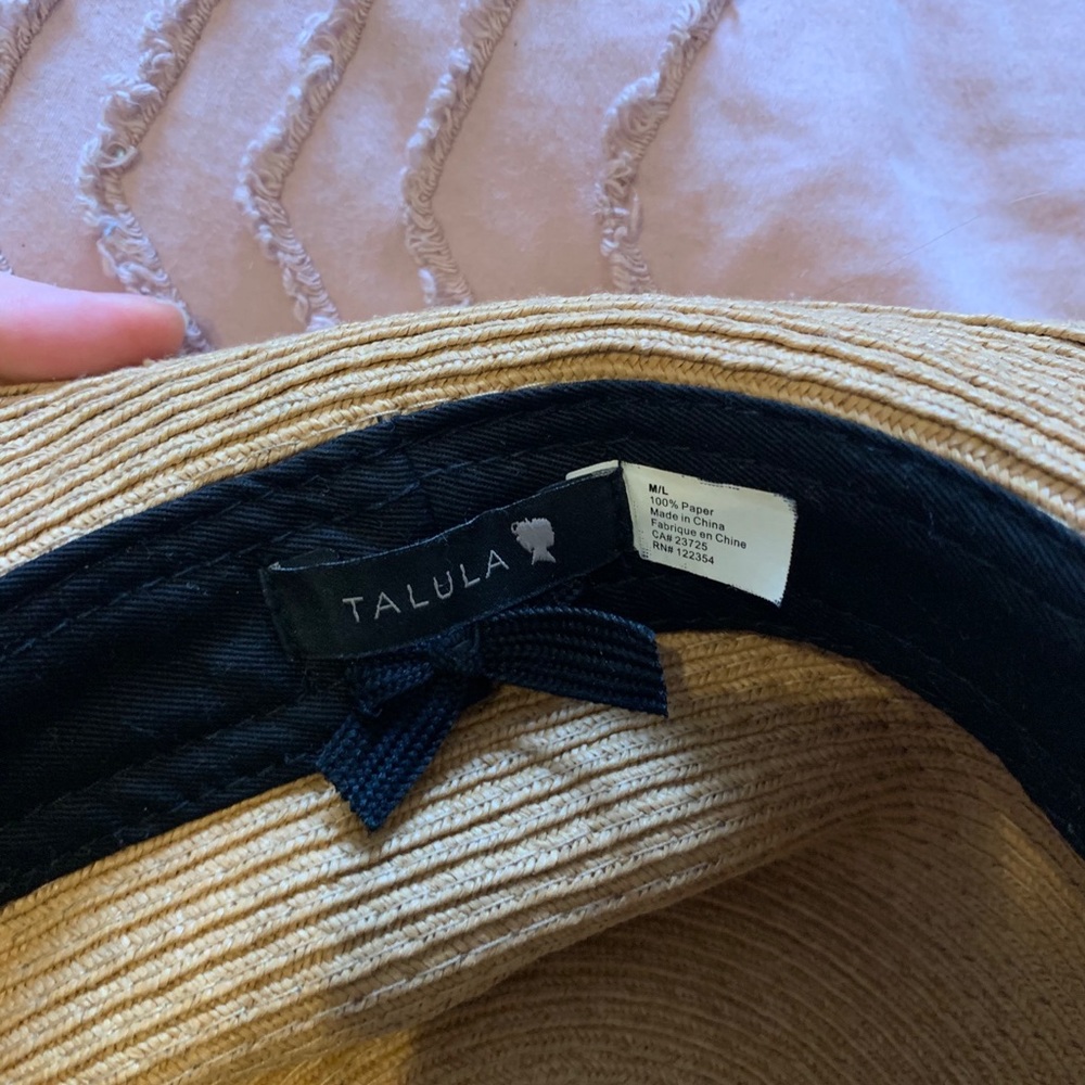 Aritzia hat - Picture 5 of 5